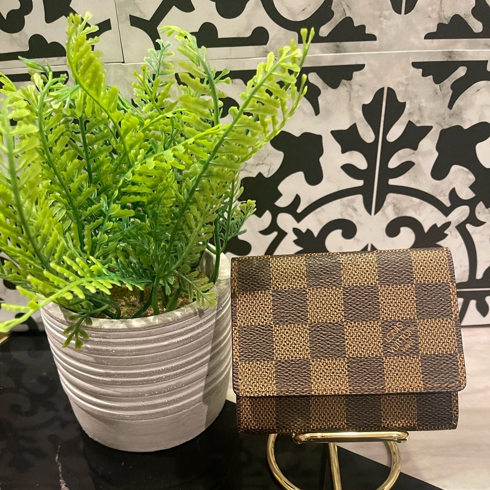 EUC LV Damier Ebene Card Holder